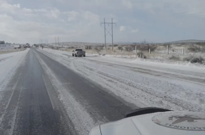 Cierran 4 tramos carreteros en Chihuahua por nevadas